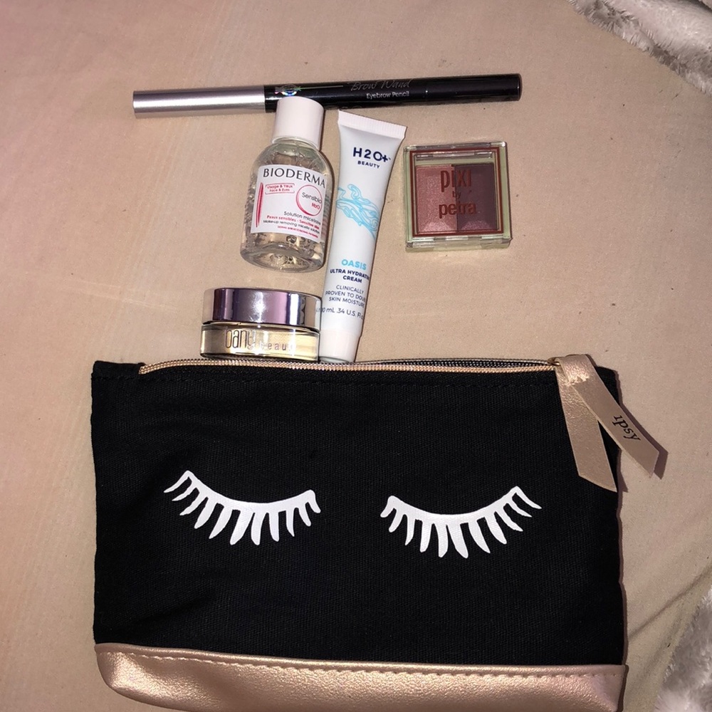 Makeup bundle